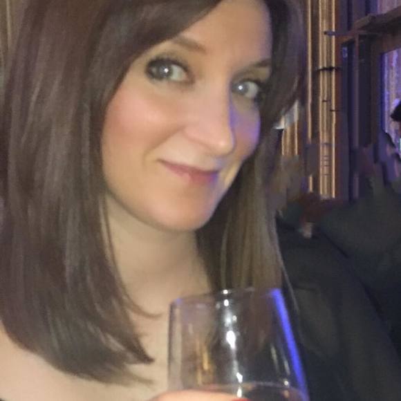 Meet your Posher, Laura - Picture 1 of 1